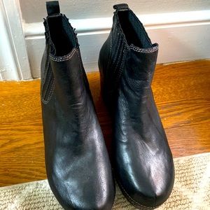 Leather / wood ankle boots